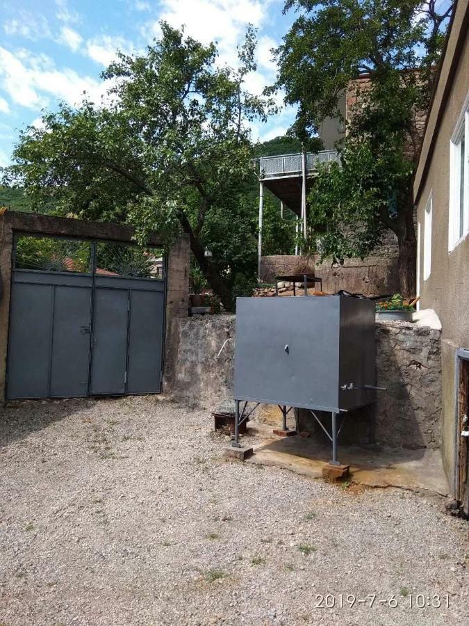 Nnn Guest House Goris Exterior photo