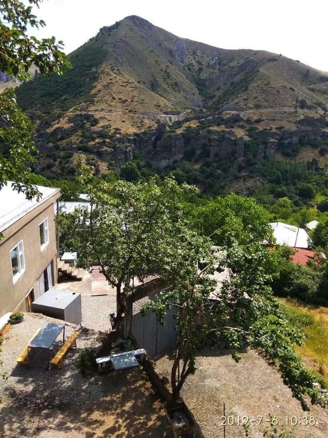 Nnn Guest House Goris Exterior photo