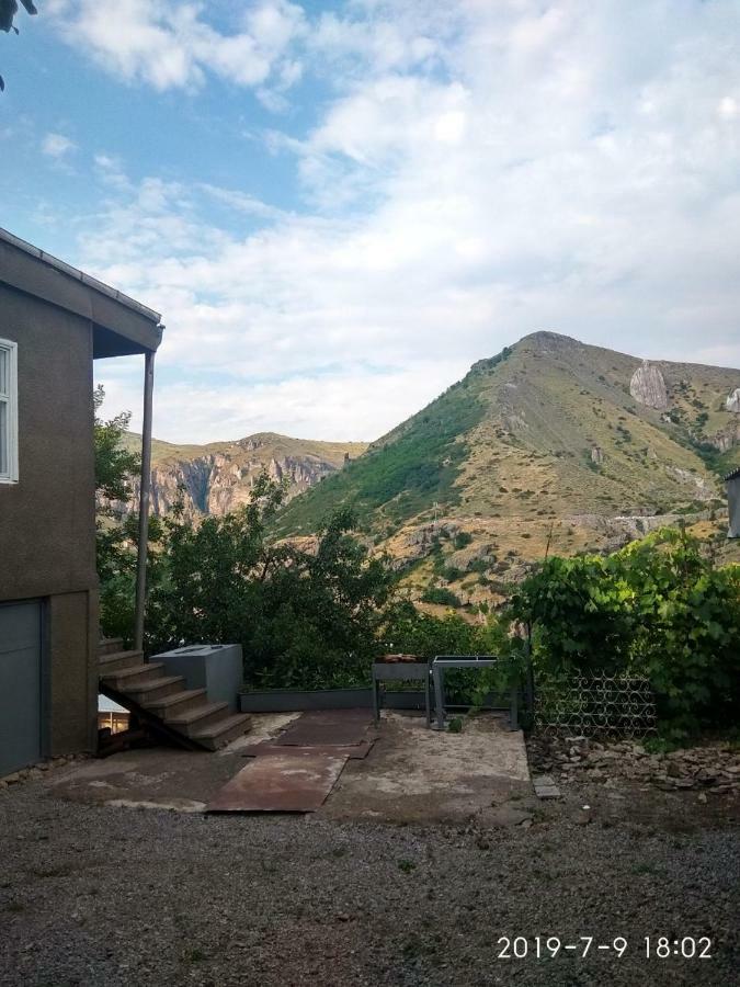 Nnn Guest House Goris Exterior photo