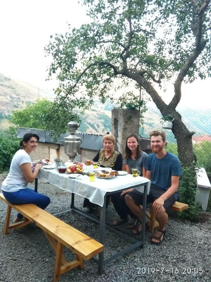 Nnn Guest House Goris Exterior photo