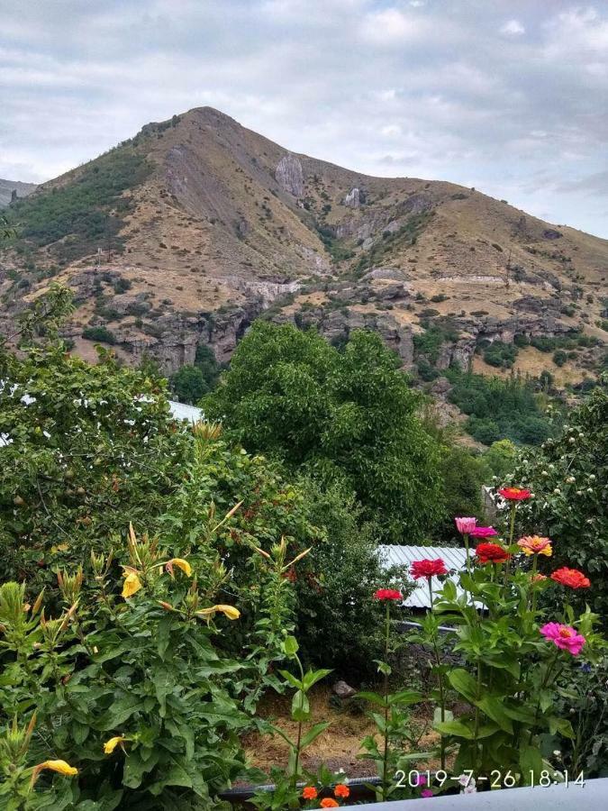 Nnn Guest House Goris Exterior photo