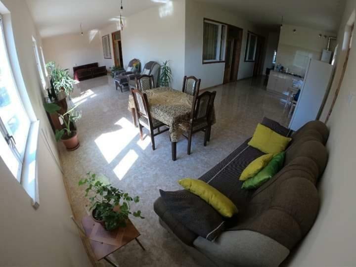 Nnn Guest House Goris Exterior photo
